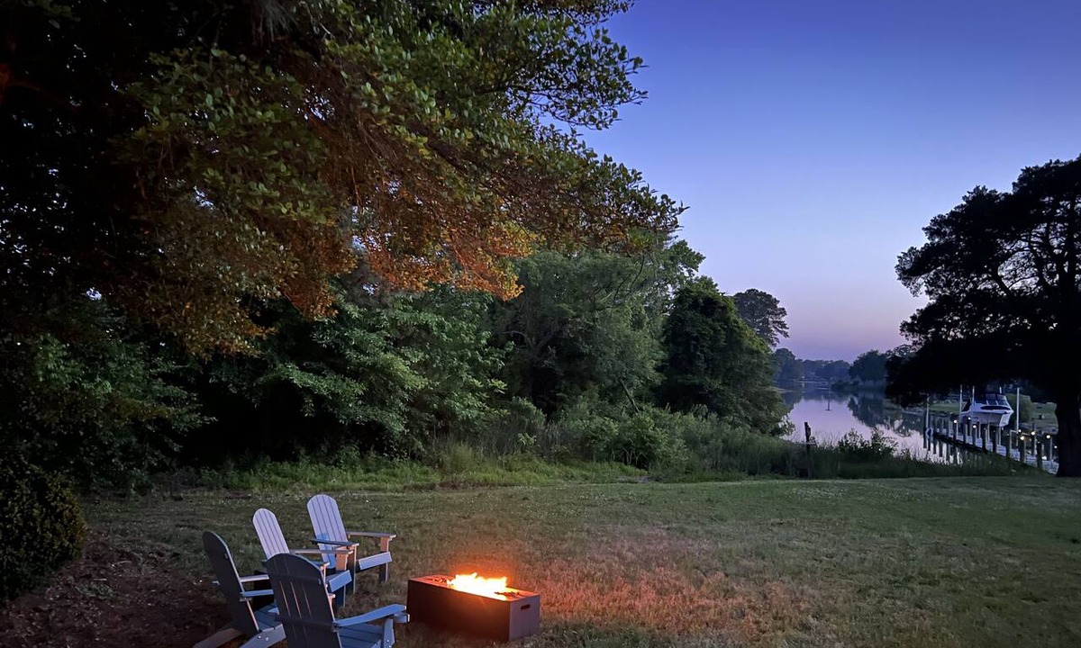 Reedville House | Waterfront! - Cozy "Captain's Cottage" with hot tub!