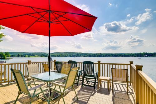 Scottsburg House | Waterfront Escape on Loon Lake: Private Beach!