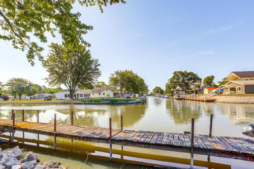 Port Clinton House | Waterfront Port Clinton Cottage: 5 Mi to Lake Erie