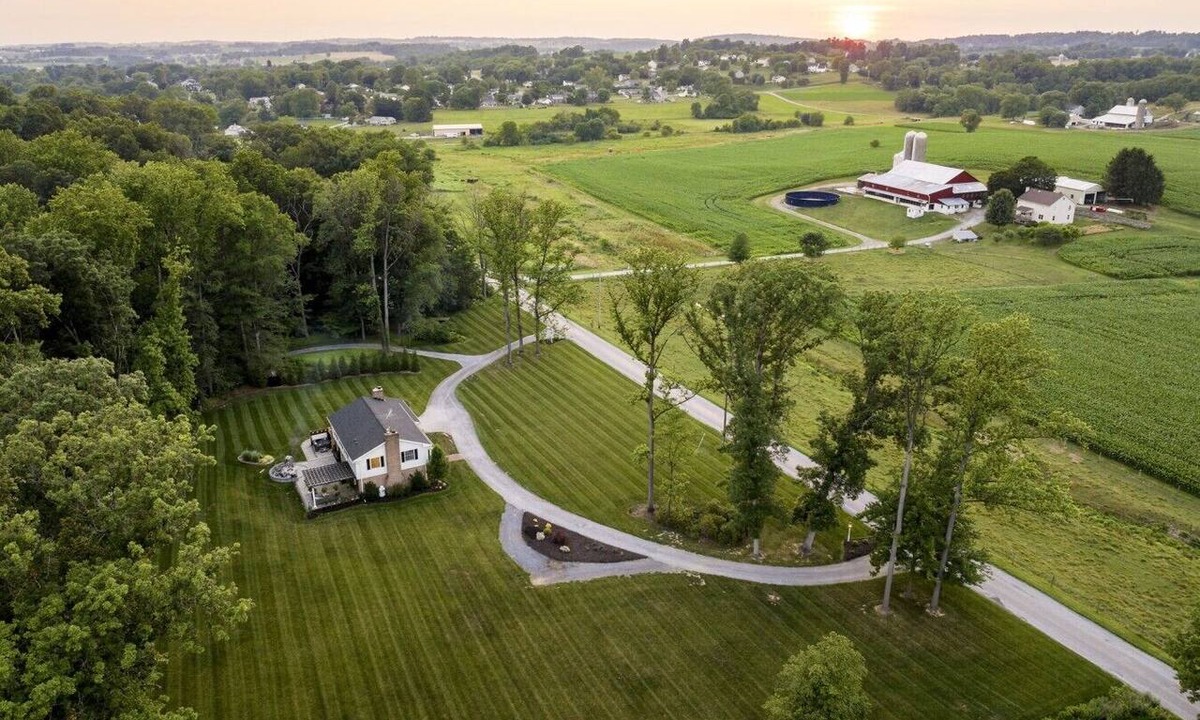 Steelville House | Welcome to this Peaceful Haven in Amish Country Lancaster County
