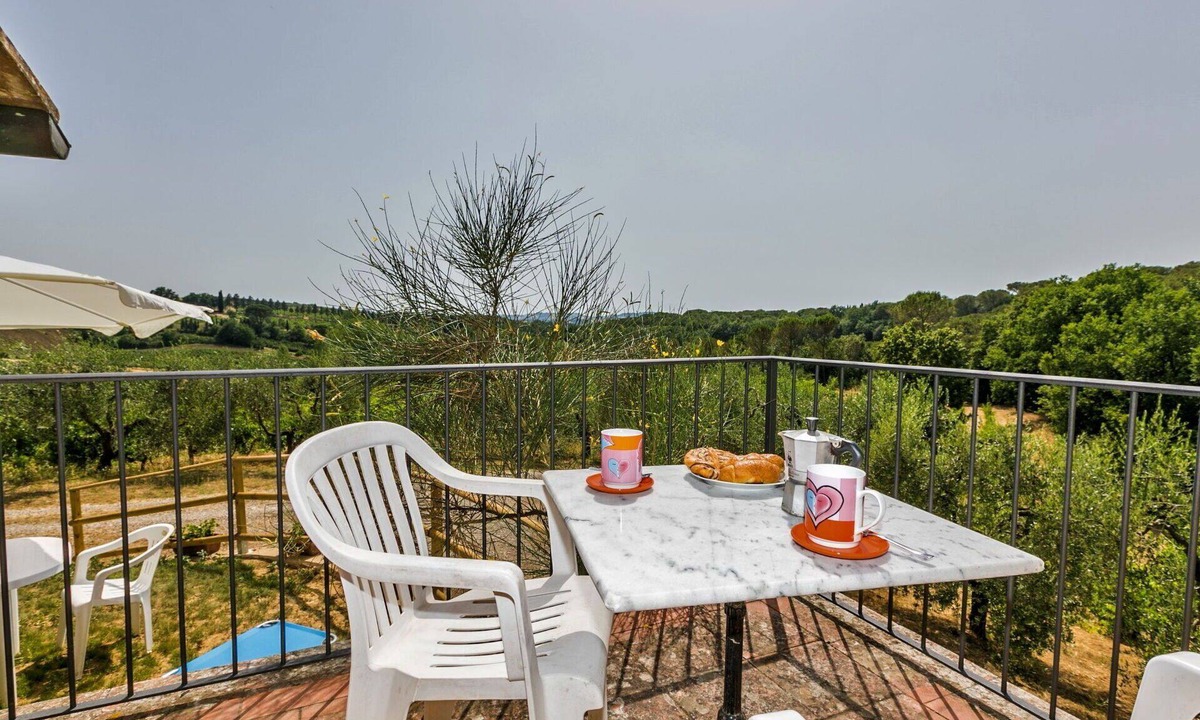 Scandicci Villa | Wonderful private villa for 4 people with WIFI, TV, patio, pets allowed and panoramic view