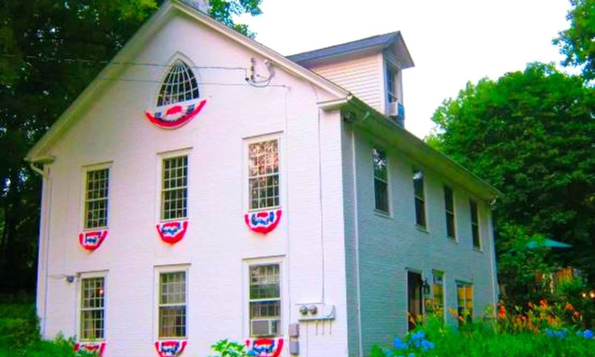Stafford Cabin | Wonderful Suite In a Charming Bed and Breakfast for a Weekend Getaway near Shenipsit State Forest, Connecticut