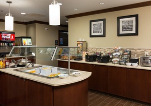 Free Breakfast Buffet. Pool Access. King Suite Near Ohio State University.