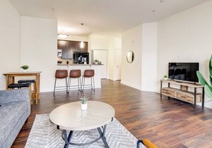 Frontdesk | 1 BR Apt by Sailors Monument