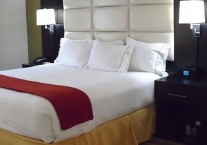 Historic Charm! Spacious Unit Near Attractions, Breakfast
