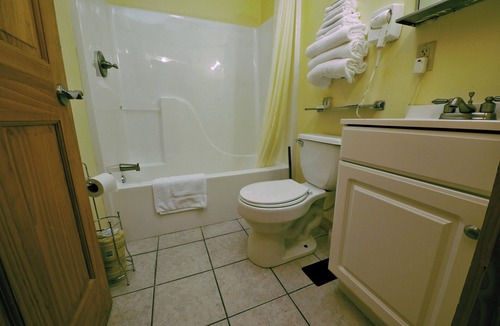 Blue Jay Cabin | 1 Bedroom 1 Bath Cabin (Beaver, WV)