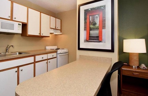 Mishawaka Apartment | 1 King Bed | Hearing Accessible, Kitchen