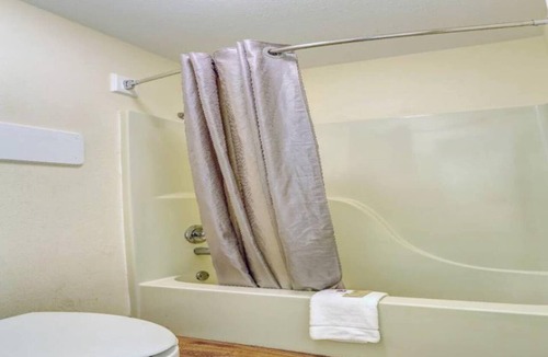 Dickson Apartment | 1 King bed|Non smoking