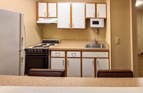 Greenville - Spartanburg Apartment | 1 Queen Bed | Mob Acc Tub Ste Nsmk Sb Micfri