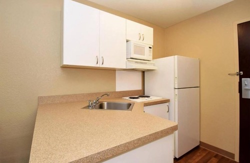 Fishkill Apartment | 1 Queen Bed | Non-Smoking, Kitchen