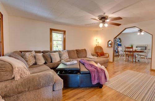 Toledo House | 10 min to Elmarra River: Pets Welcome!