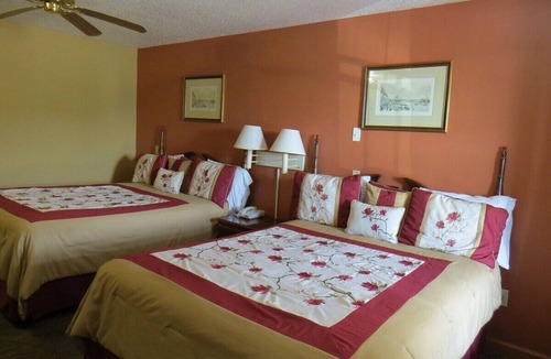 Caseyville Hotel | 10 minutes from downtown St. Louis Convenient location off I-64
