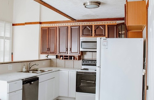 Oxford Apartment | 15% off Spring Special | Historic | Wi-Fi | Pet Friendly | Purdue