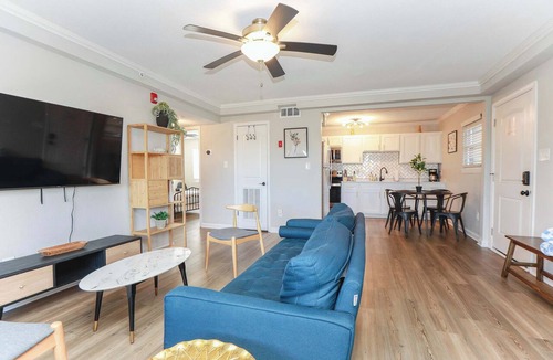 Cottage Line Apartment | 1866 EOV Dune Suite