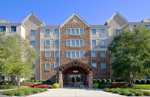 Fishers Apartment | 1BR 2 Queens Suite | Daily Breakfast & Fire Pit