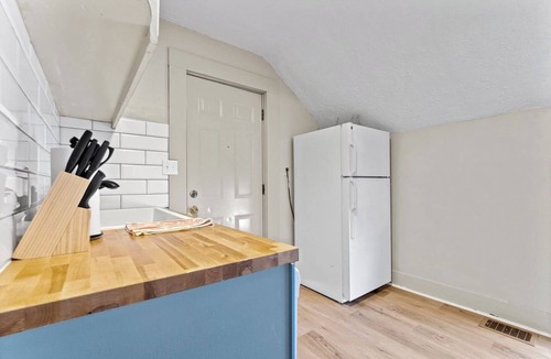 West Central Apartment | 1BR Pet-Friendly Apartment | Near Downtown Fort Wayne