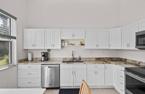 Indian River Estates House | 2/1 with Loft Riverside Retreat for Remote Workers- Pet Friendly in Fort Pierce
