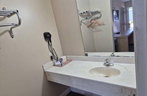 Chickamauga Hotel | 2 Clean Units Designed for Comfort Near Historical Spots + Attractions