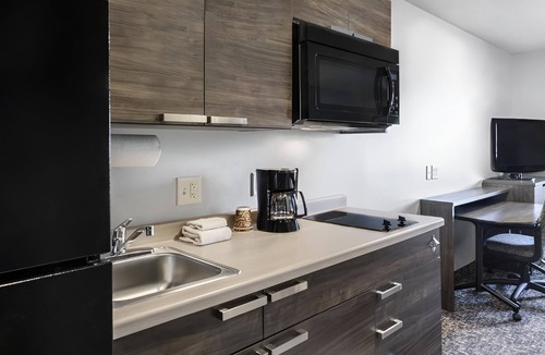 Dahlgren Hotel | 2 Rooms with Full Kitchen Near Machodoc Creek Marina and Caledon State Park