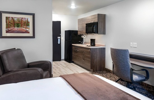 Dahlgren Hotel | 2 Rooms with Full Kitchen Near Machodoc Creek Marina and Caledon State Park
