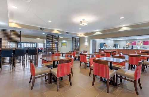 Lafayette Hotel | 2-Star Hotel ∙ Comfort Suites Lafayette University Area