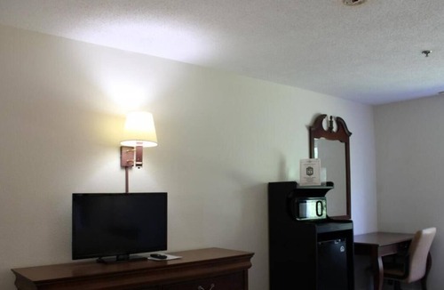 Mount Vernon House | 2 x Non-Smoking Triple Queen at FairBridge Inn Express Mt Vernon