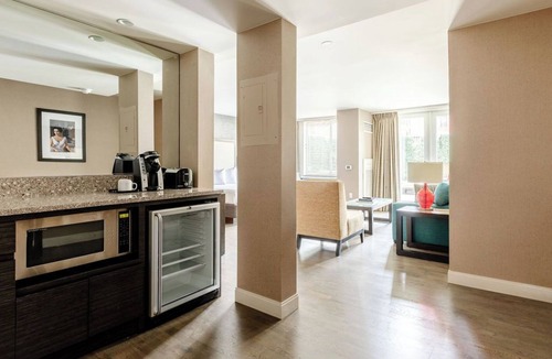 West End Apartment | 2500 Penn, a Placemakr Experience