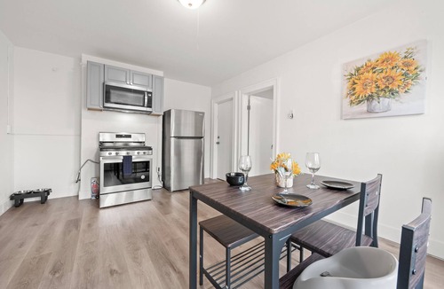 Hartford Apartment | 2bd/1ba near downtown- 4 mins to Trinity College