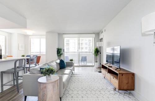 Crystal City Apartment | 2BR Luxury Apartment Near DC & Airport