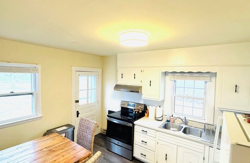 Cambridge House | 2BR Riverfront Retreat on 61 acres with 270 degrees of waterfront/private Pool