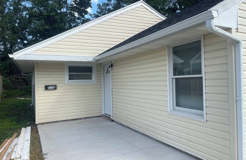 New Castle House | 3-bedroom 2 BA Coastal Ranch house New Castle with long driveway
