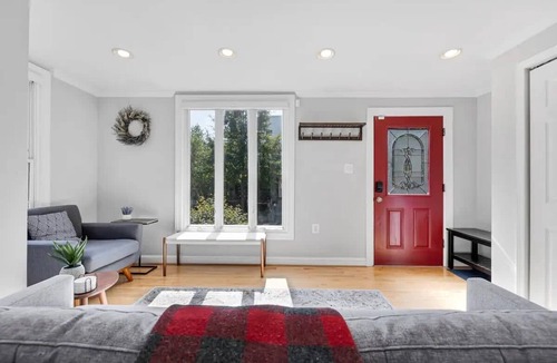 Eckington House | 3-BR DC Townhome Getaway Close to It All