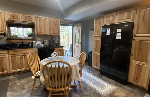 Mill Spring House | 3 Dog Night (Vacation Rental) Private. 7 min to T.I.E.C
