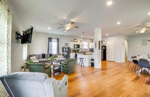 Indianapolis House | 3 Mi to Dtwn: Updated Retreat in Indianapolis!