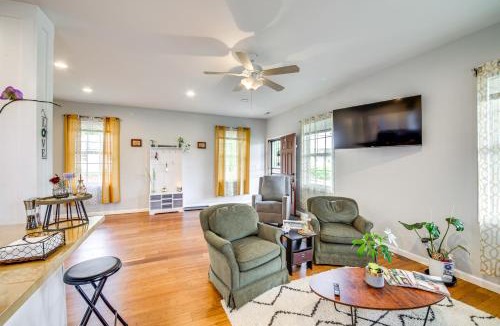 Indianapolis House | 3 Mi to Dtwn: Updated Retreat in Indianapolis!