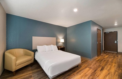 Rockledge Hotel | 3 Rockledge Rooms with Kitchen + Pet-Friendly Near Cocoa Beach & Local Parks