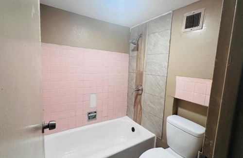 Fort Wayne Hotel | 3 Simple Queen Room Perfect for Business Stays