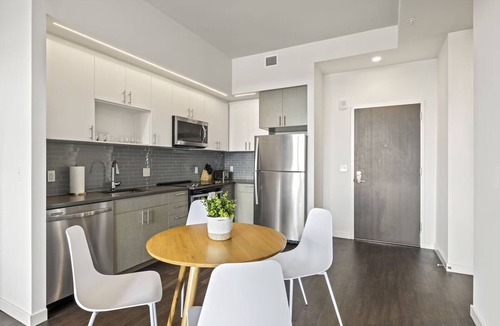 Bluemont Hotel | 3 Units | Arlington Getaway w/Rooftop | Pool & Gym | Walk to True Food Kitchen