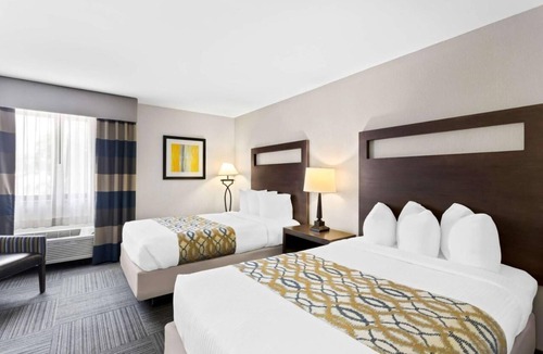 Naperville Hotel | 3 Units with Easy Access to City, Shops & Restaurants - with Parking & Breakfast