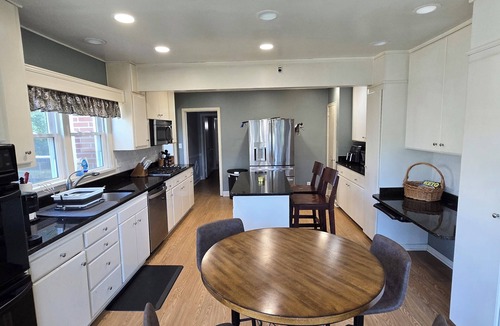East Point House | 3br/3ba 5 Bed Spacious Home With 8 Seat Hot Tub