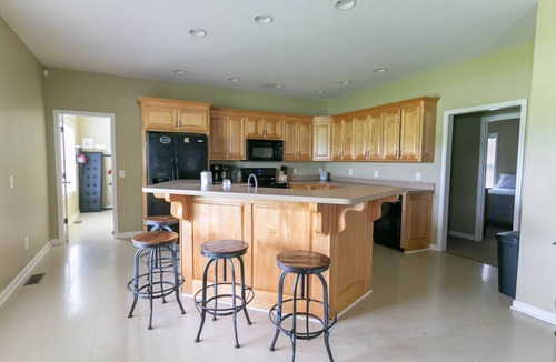 Normandy Cottage | 4 Bedroom cottage on cattle ranch, river access