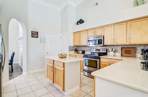 Cape Coral Villa | 4 bedroom villa with pool & spa (heatable) Tiki bar overlooking the water!