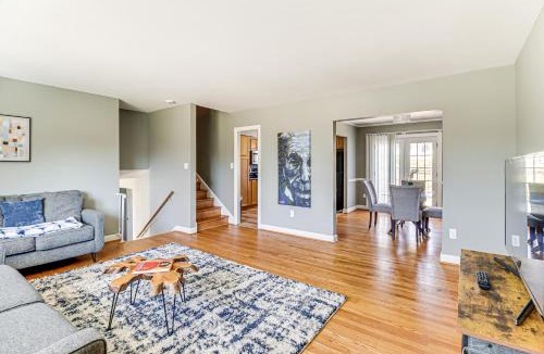 Walker Mill House | 4 Mi to Northwest Stadium: Inviting Home!