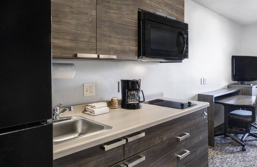 Jonesboro Hotel | 4 Pet-Friendly Rooms w/Kitchenette | Free Parking | Minutes away from Museums