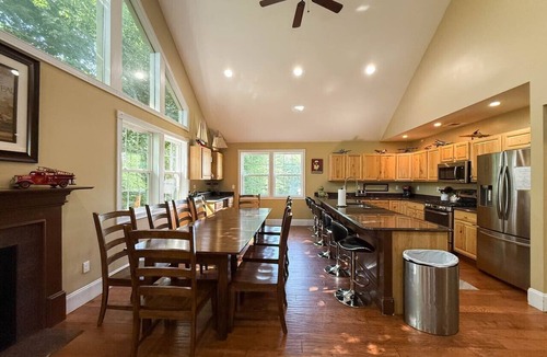 North Conway Apartment | 42-2 Locust Lane | Sleeps 21, Pool, Hot Tub, Views