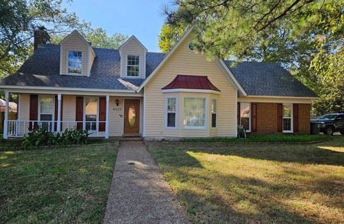 Southwind House | 5-BR Home with Pool Near Collierville - Primary Master Bedroom Downstairs.