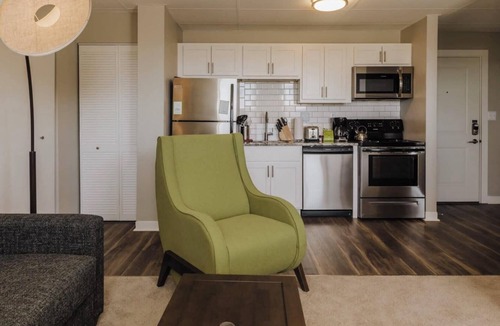 Chatham-Arch Apartment | 5 Combined Apartments Near Lucas Oil Stadiom