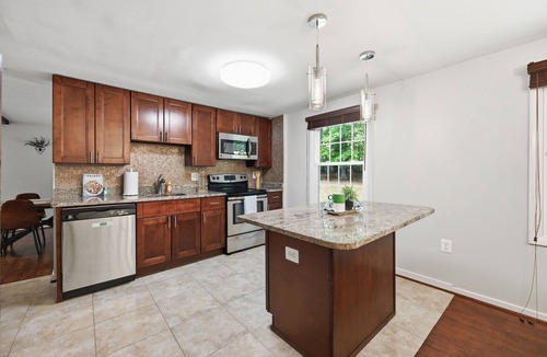 Fort Washington House | 5BR - Sleeps 12 Near DC, MGM, National Harbor, Gaylord, Navy Yard
