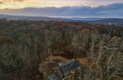 Hickory Hills House | 6BR Cabin w Fire Pit Game Room & Basketball