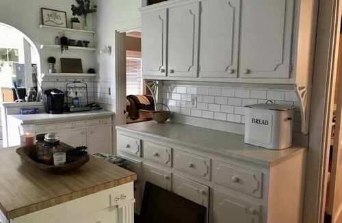 Sulphur Well House | 8 Bedroom 13 Bed large Country Home, Huge Country Kitchen, Bright Starry Nights